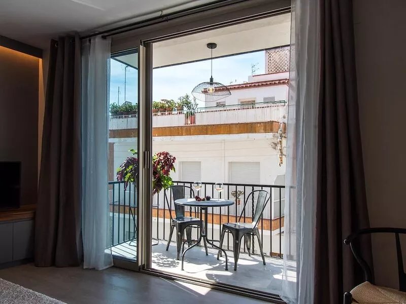 Sitges Spaces Seaside Beach Flat- 4 Bedroom/2Bathroom/Terrace- Sleeps up to 8