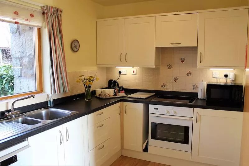 Thairn cottage ideal for 2, rural, 3 miles from Kelso. Wood stove All on 1 level