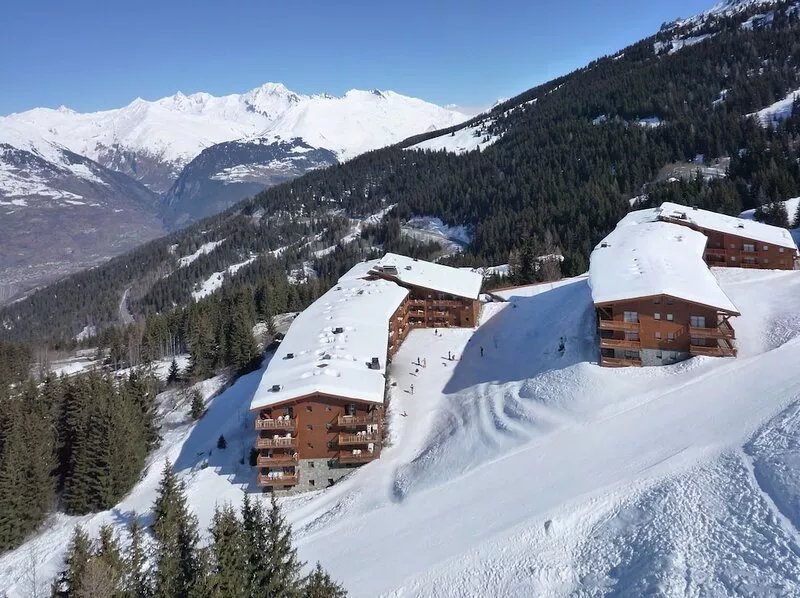 Les Arcs 1800. Luxury Residence with heated pool and parking. Ski-in ski-out.