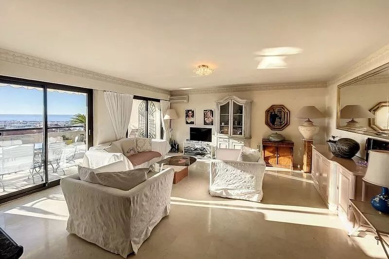 Cannes Stunning 3 BR flat, 50 sqm terrace overlooking Bay Olam Properties