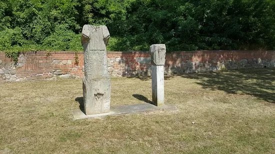Skulpturen am Elbufer