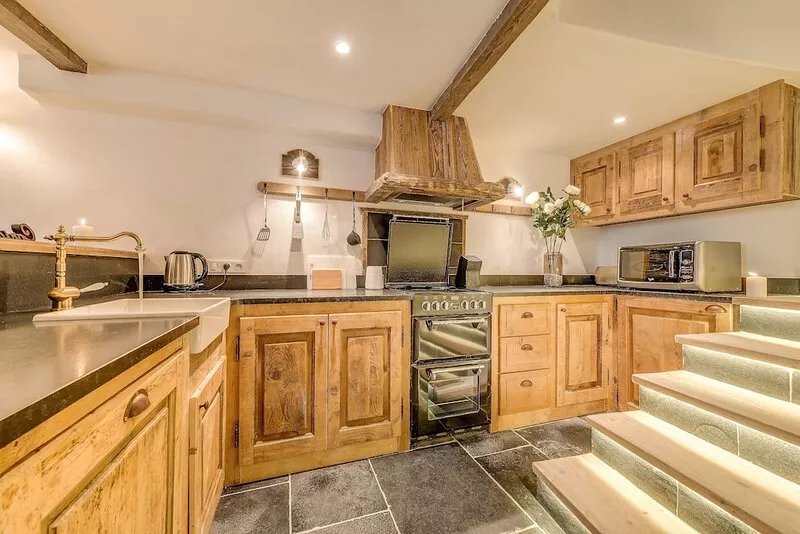 Couple's getaway. Large (70m2) 1 bed in Sainte Foy Station.