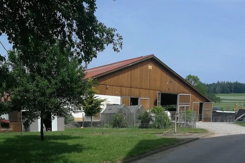Spacious holiday apartment with a view of the farm