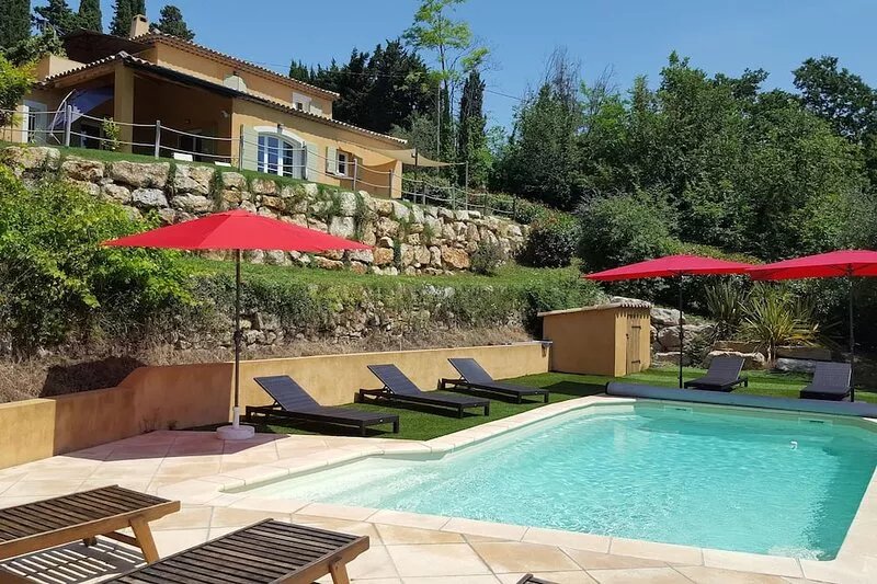 Large heated pool Villa beautiful view of Provencal village and Esterel