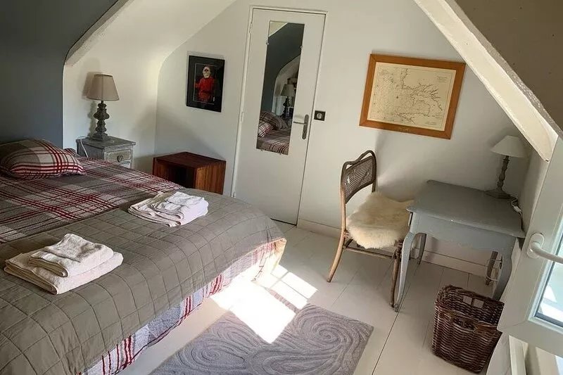 Charming farmhouse in the heart of Pont-Aven, downtown on foot, private parking.