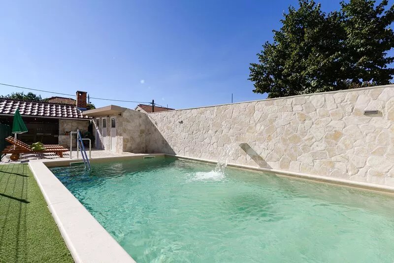 Aussie Dream apartments orange with pool and Balcony  seaview