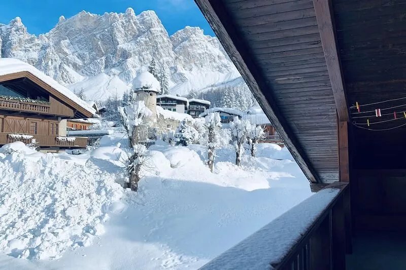 Newly renovated penthouse with panoramic view of mountains and close to ski-lift