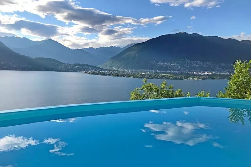 Spacious 41/2 room apartment with pool and fantastic views