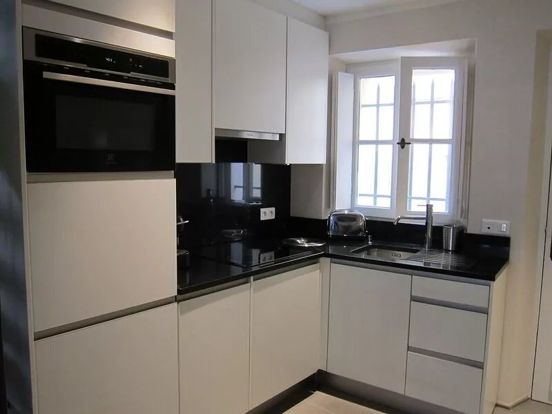 **** luxury house with parking in the heart of Saint Tropez