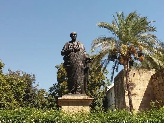 Estatua De Seneca