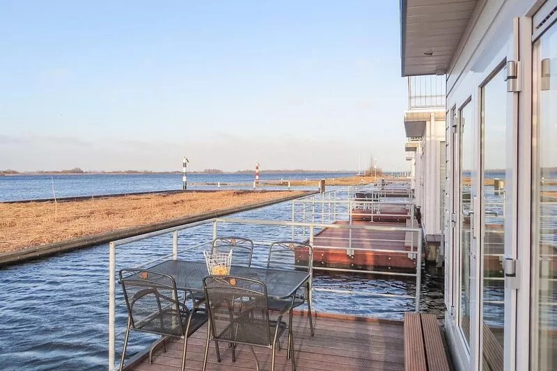 2 bedroom accommodation in Aalsmeer