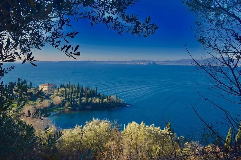Holiday house in the green, exceptional, silent position, great lake view