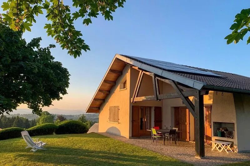 Quiet house in the countryside.