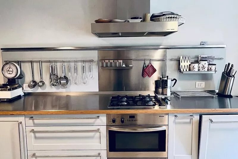 Lake Garda: Idyllic villa in quiet village center with olive and palm trees