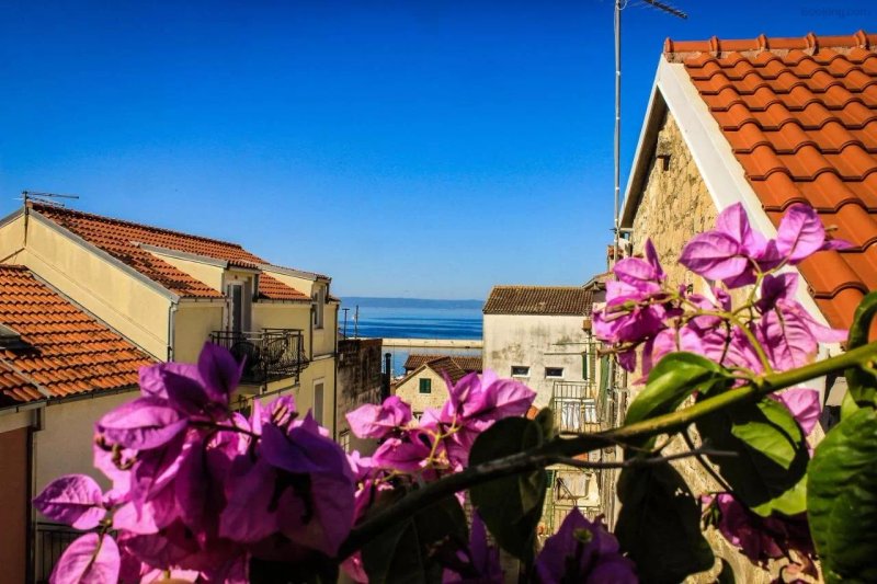 Center The Heart Of Makarska