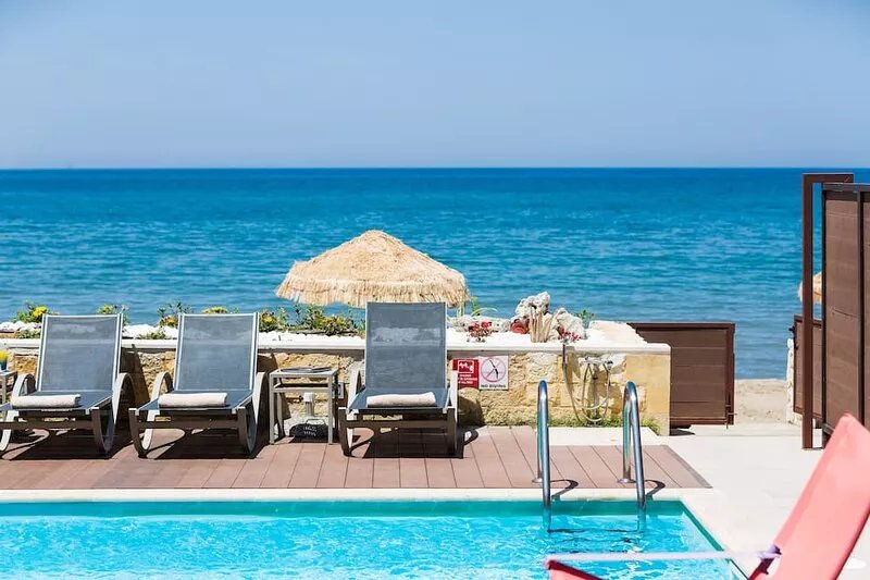 Espera Luxury Beach Front Residence, Private Pool & Walking to All Amenities