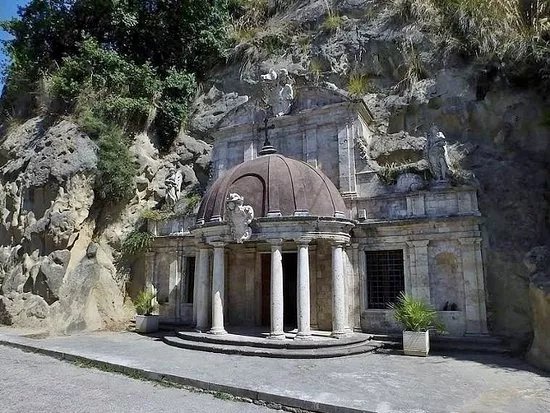 Tempietto di Sant'Emidio alle Grotte