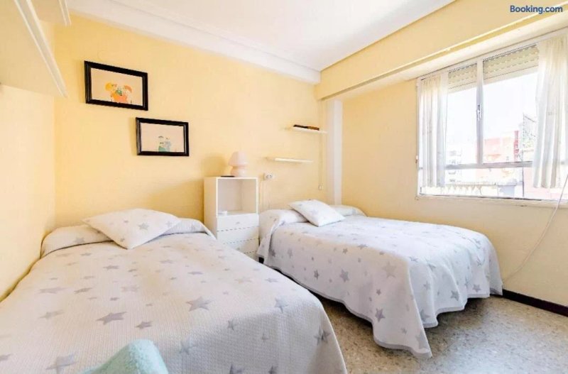 Habitacion Triple Con Cama de Matrimonio Y Una de Cuerpo Y Medio a Kilometro Y Pico de la Playa
