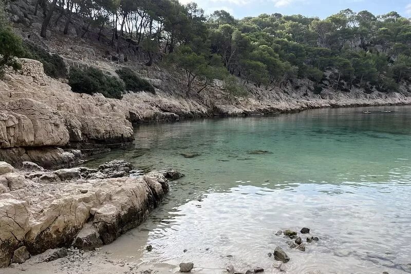 Air-conditioned luxury apartment Cassis. Sea view terrace. Beach and town