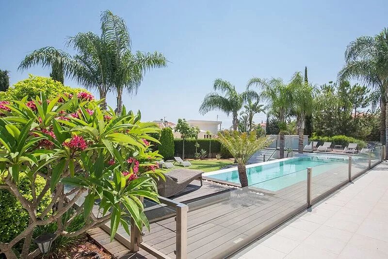 Villa Leia, Stylish 4BDR Villa with Pool, Close to Fig Tree Bay Beach