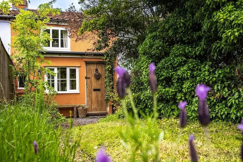 A characterful cottage located on the outskirts of the village Darsham and only