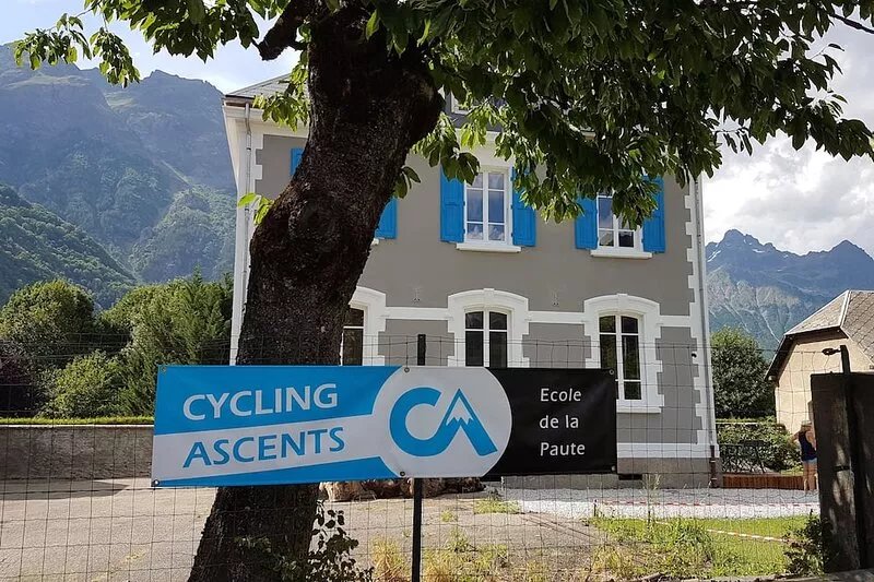 9 bed spacious & light renovated School house, ideal for Cyclists & Skiers