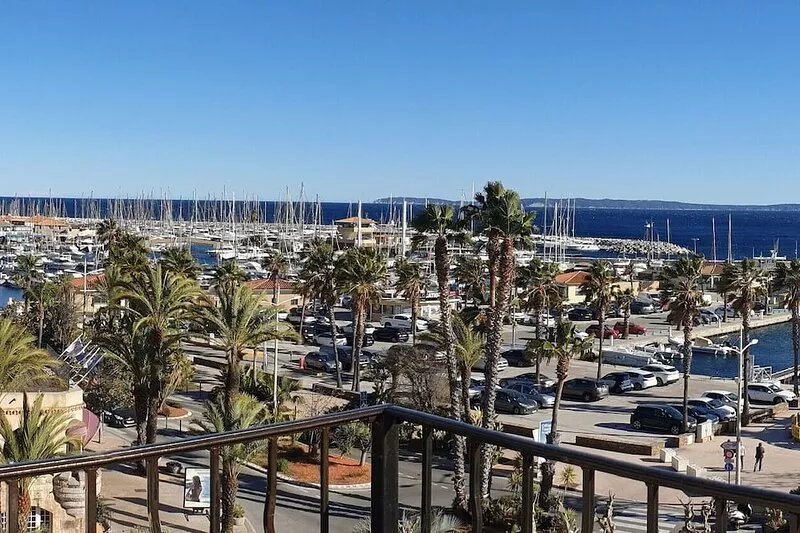 Balcon des Îles D'or - T2 Front de mer Centre Historique