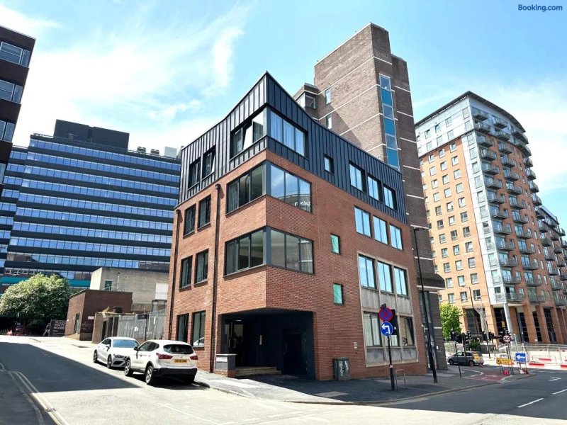 Home Crowd Luxury Apartments