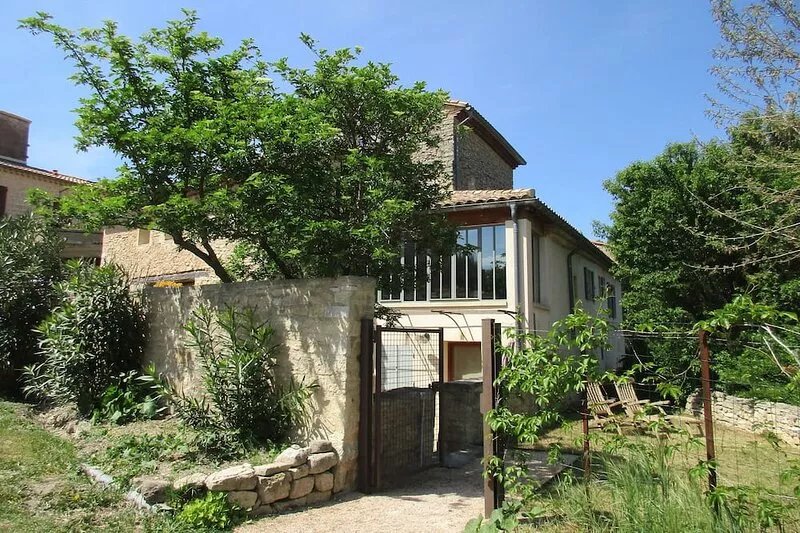 Beautiful old house overlooking the Mt Ventoux, CLOSE to Bédoin