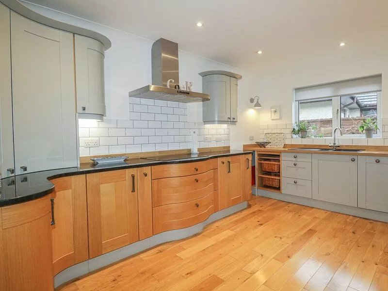 NUMBER 11, family friendly, with hot tub in Beauly