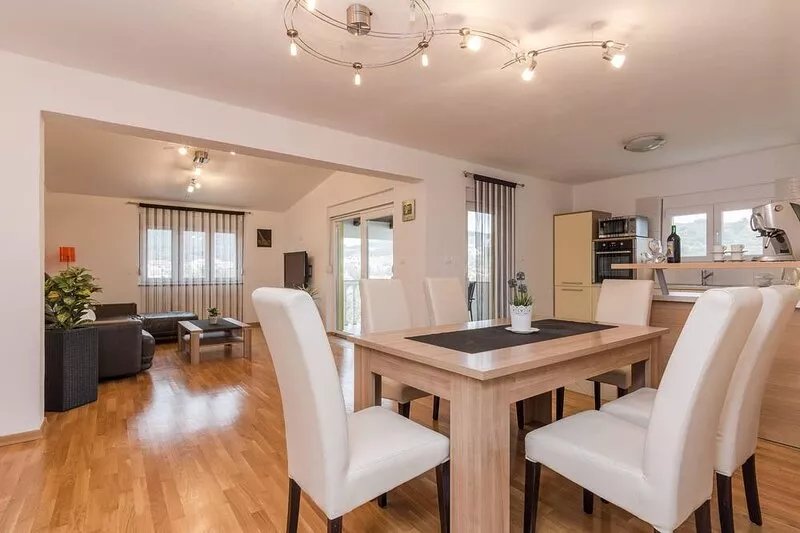 Luxurious apartment with sea view**** 3 bedrooms Optional rental car