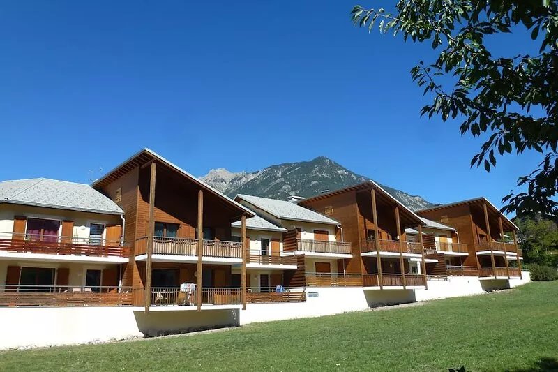 New apartment, near the ski resorts, due south, beautiful view of Risoul.