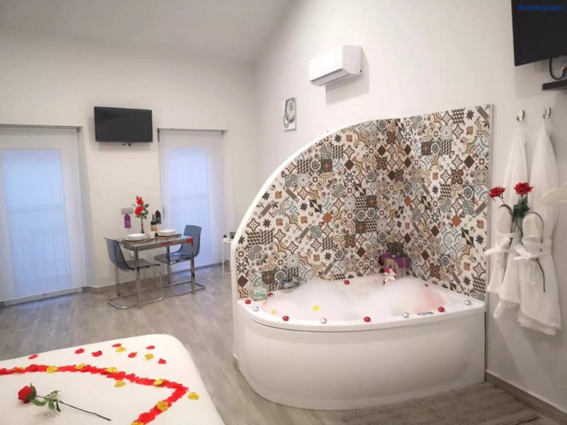 ERES EMERITA "Apartamentos y Suite"