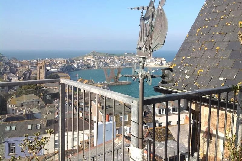 The Penthouse Luxury Apartment With Uninterrupted Sea Views and private Car park
