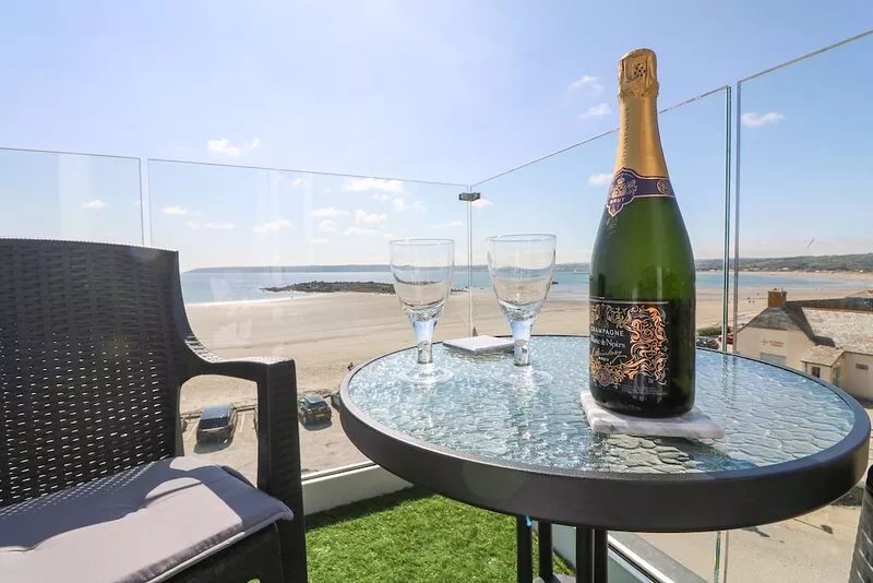 HIGHER MOUNT VIEW, country holiday cottage in Marazion