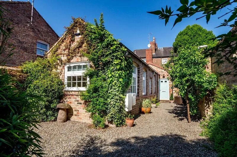Moatside Gate - sleeps 4 guests  in 2 bedrooms
