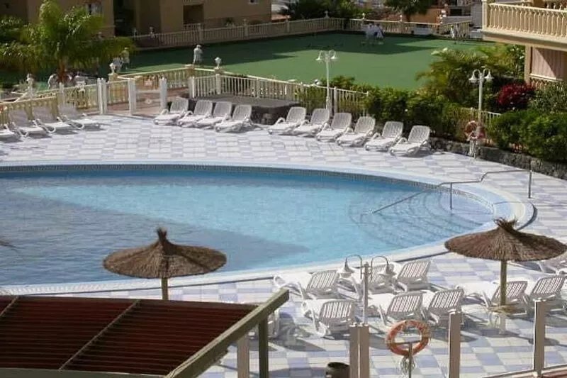 Spacious Apartment Winter Gardens with WiFi and freeview English tv