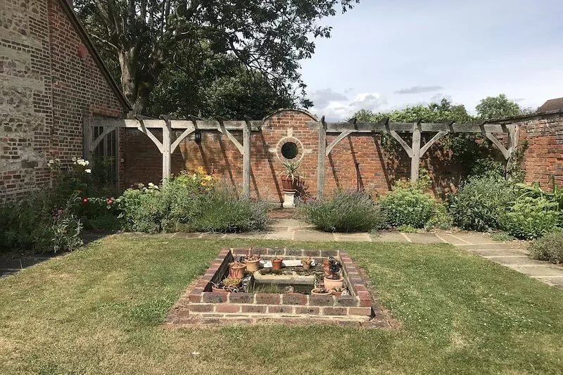 The Dovecote , a self contained cottage in a peaceful garden