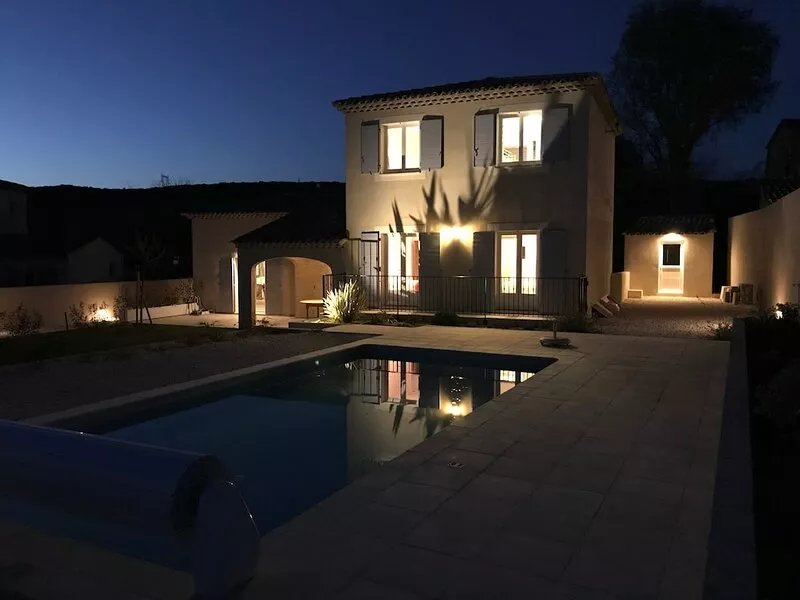 Beautiful new villa with garden and pool between vineyards and scrubland