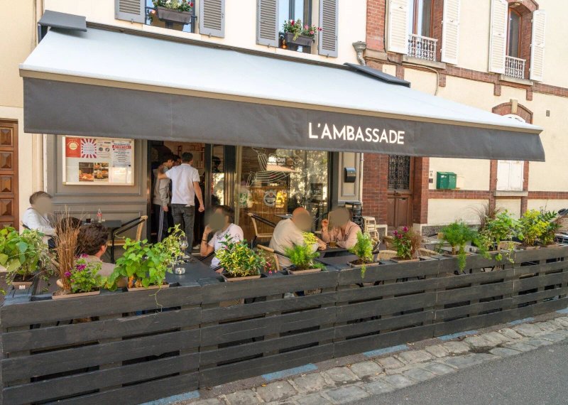 L'Ambassade
