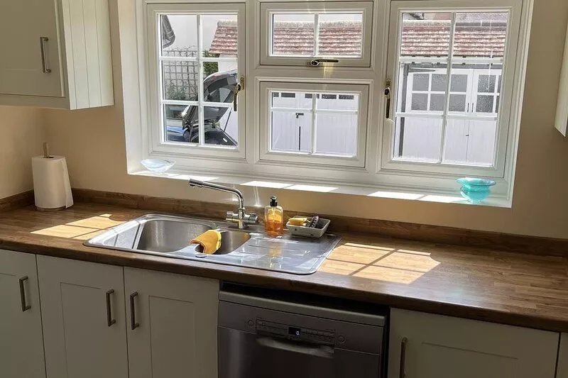 Home from home - classic country cottage with all amenities in peaceful village