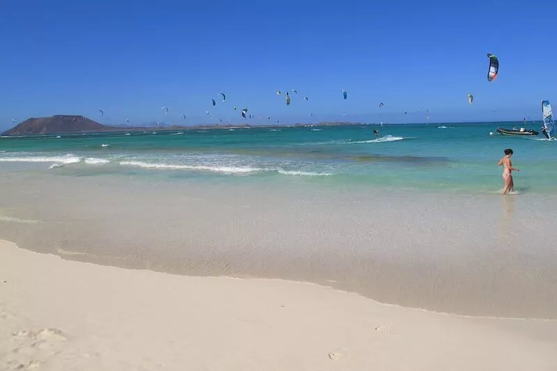 VACATION HOME CORRALEJO, QUIET, HEATED PRIVATE POOL, WI-FI, NETFLIX, BBQ-PARKING