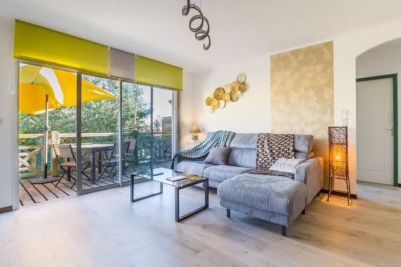 Less than 100 m from the beach, near La Rochelle, T3 second floor with terrace