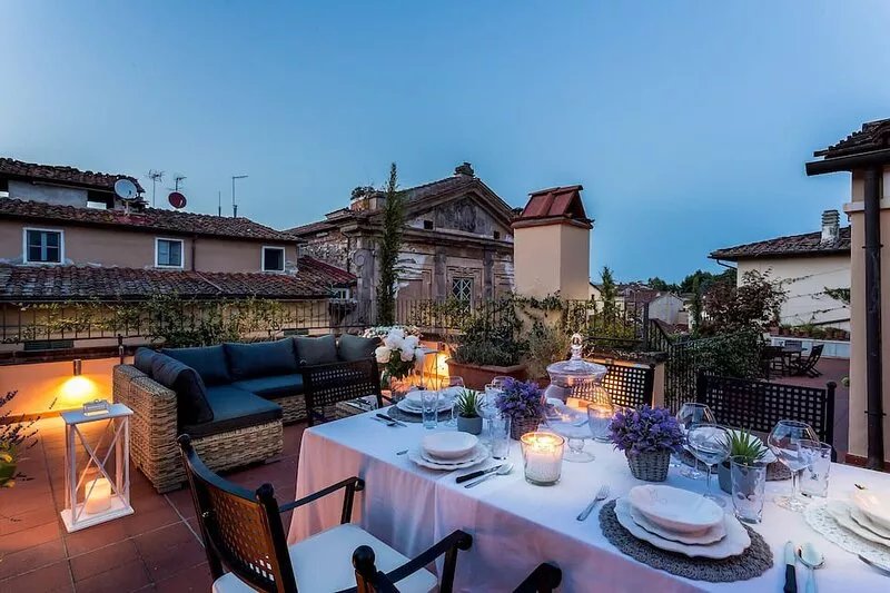 Flourish Apartment with Grand Terrace inside Lucca City Centre
