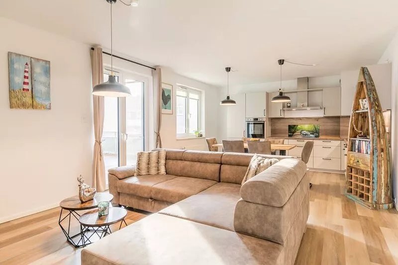"Apartment One" - great location, new building!