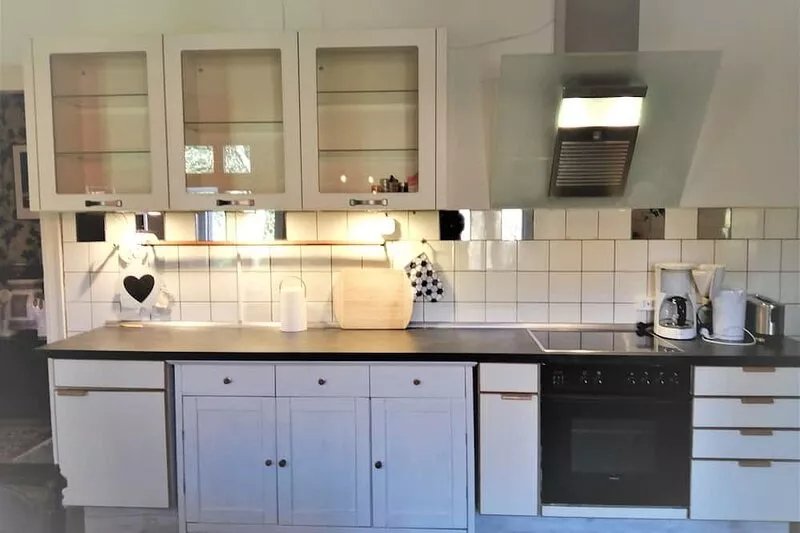Spacious vacation apartment with fireplace and barrel sauna in the sheltered
