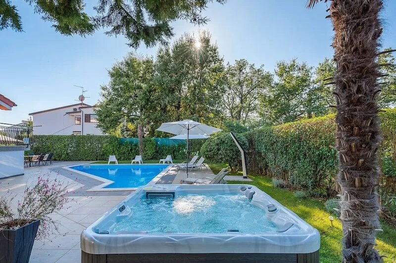 Villa Martimar with Hot tub and pool in Poreč