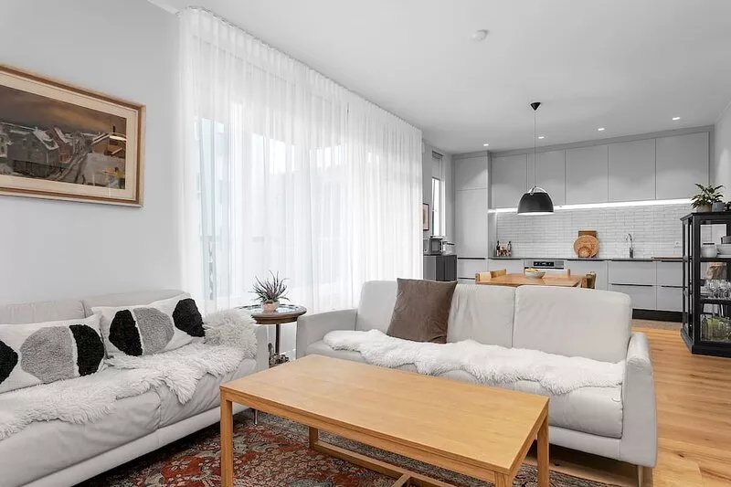 Modern, 2-bedroom apartment 15min walk from downtown Reykjavik. Free parking.