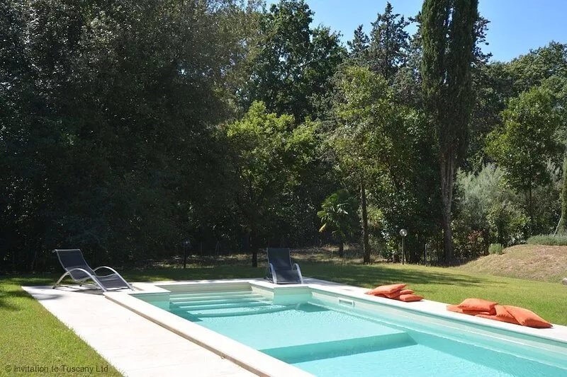 Villa di Mezzo - sleeps 8 guests  in 4 bedrooms
