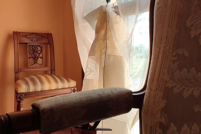 App. in Villa with large private garden and parking, shared pool